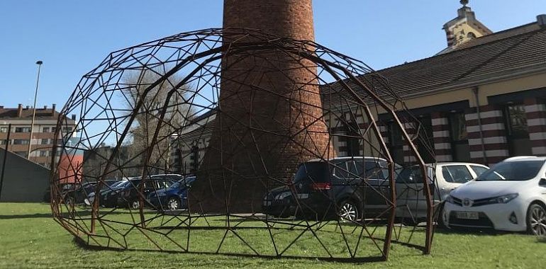La Curtidora instala la escultura "Refugio" en conmemoración de su 25 aniversario