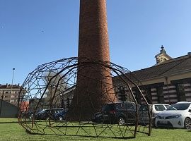 La Curtidora instala la escultura "Refugio" en conmemoración de su 25 aniversario