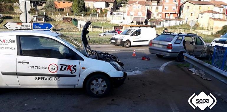 5 heridos en un accidente de tráfico en Mieres