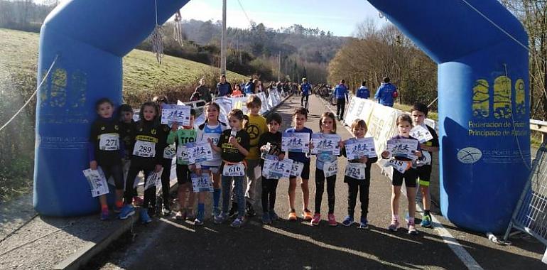  Los nenos, a cien en el Duatlón Cros escolar Siero