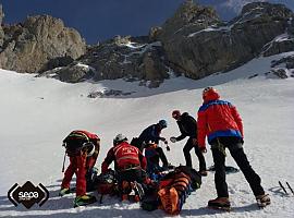 Dos rescates de heridos en picos de Cabrales