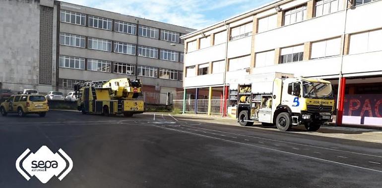 Extinguido el incendio de un colegio en Avilés