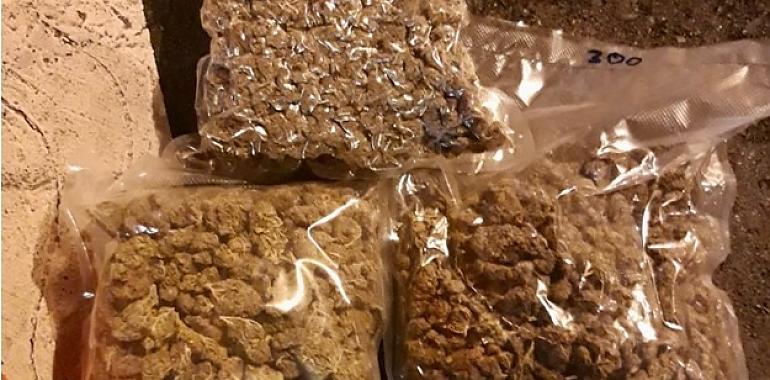Detenido un hombre en Gijón con tres grandes bolsas de marihuana