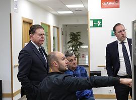 Alfredo Canteli y Mario Arias visitan las instalaciones de Aspaym, en Oviedo