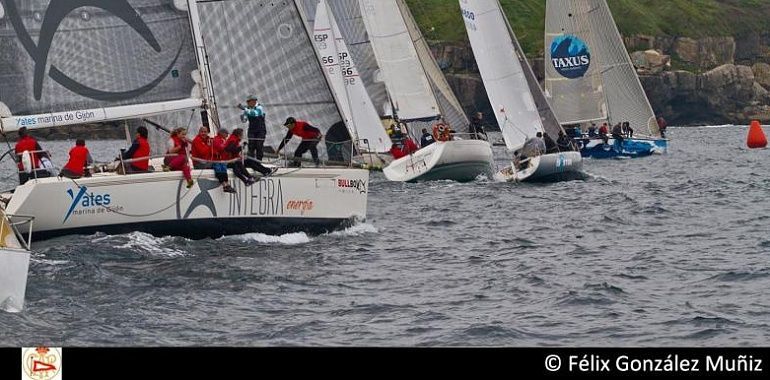 Este fin de semana arranca el Trofeo de Primavera de vela ligera en Gijón 