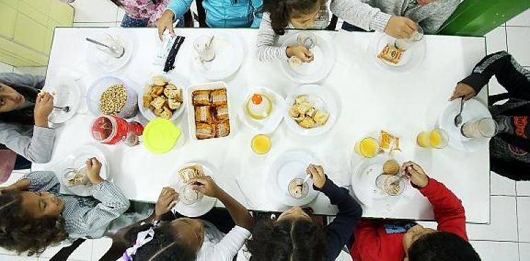 Oviedo distribuirá tarjetas comedor para ayudar a más de 4.000 familias con becas 