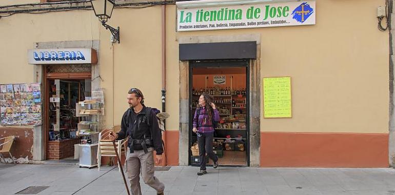 Más de 60 empresarios del Camino Primitivo de Asturias y Galicia se unen para animar a los peregrinos
