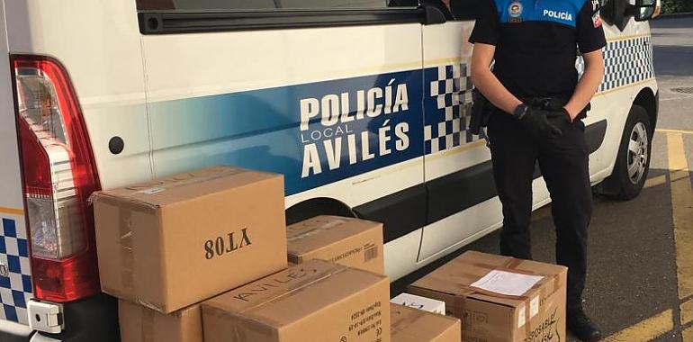 La Policía Local recoge material de protección comprado por el Ayuntamiento de Avilés