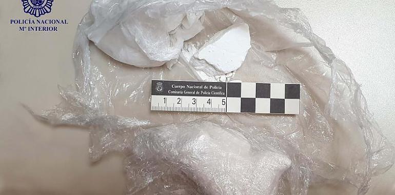 La Policía Nacional detiene a un hombre por tráfico de drogas en Langreo