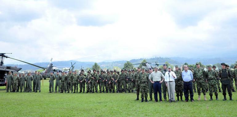 El presidente Santos llama a las FARC a "seguir el ejemplo de ETA en España"