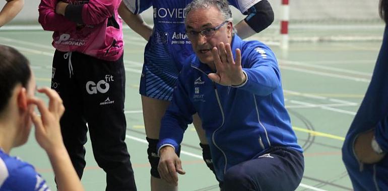 Manolo Díaz seguirá entrenando al Oviedo Balonmano Femenino