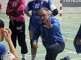 Manolo Díaz seguirá entrenando al Oviedo Balonmano Femenino