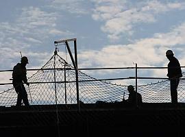 El paro registrado desciende en la construcción y en la industria