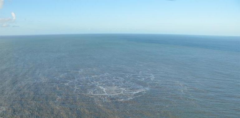 El último vuelo de reconocimiento en El Hierro detecta varios puntos de emisión de gases (vídeo)