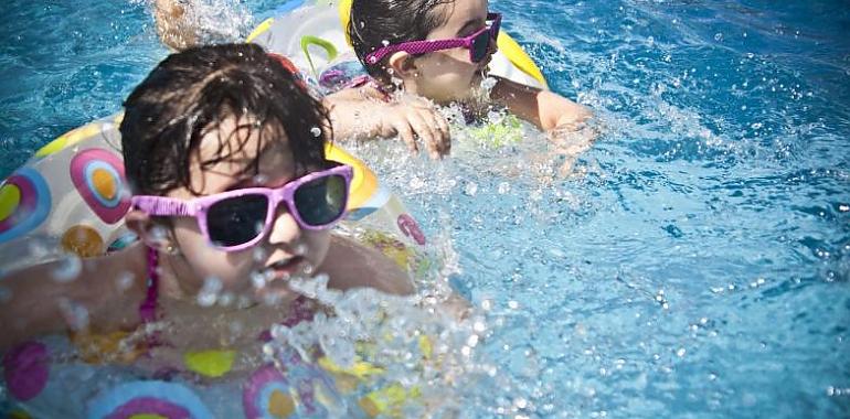 Gijón abrirá el lunes las piscinas y la inscripción a cursillos de raqueta