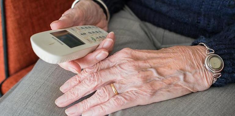 Más de la mitad de los mayores que llamaron al teléfono de apoyo por la COVID19 vivían solos