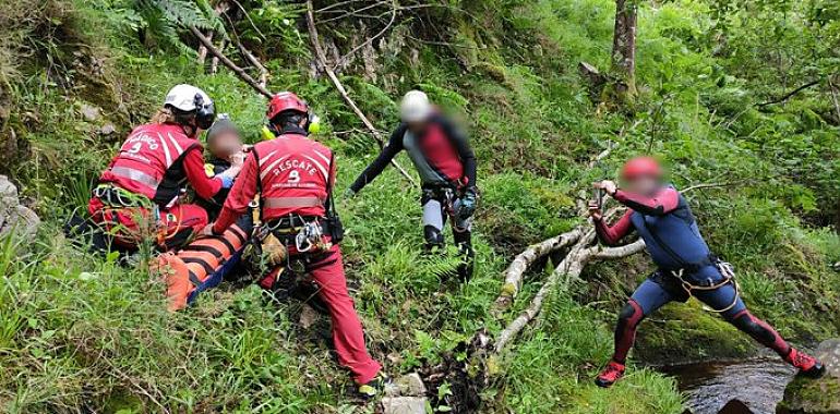 Rescatan a un barranquista lesionado en Ponga
