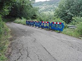 El mal estado de los viales y el riesgo de argayos, puede aislar al centenar de vecinos de Perlín y Pintoria
