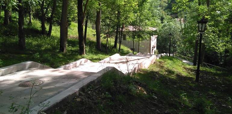 La Confederación del Cantábrico repara el camino fluvial del río Covadonga