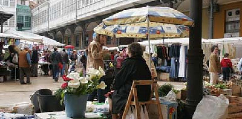 El Mercado de los Lunes de Avilés vuelve a Hermanos Orbón