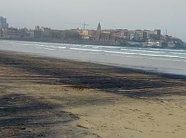 Denuncian nuevos vertidos de carbón al arenal de San Lorenzo
