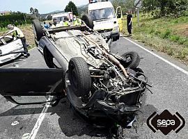 Dos heridos tras colisionar dos coches en Coaña