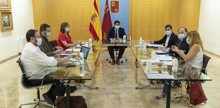 Murcia prohíbe el ocio nocturno en el interior de locales y reuniones de más de 15