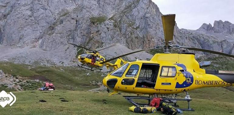 Bomberos de Asturias rescatan tres escaladores, uno fallecido, en Camaleño