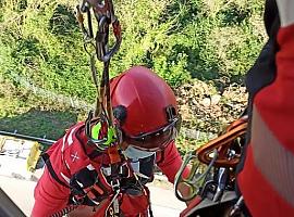 Helirrescate de un motorista herido en Oseja de Sajambre