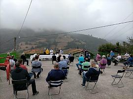 Reciben sus títulos de propiedad 179 vecinos de Porley-Valleciello, en Cangas del Narcea