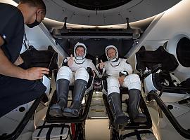 Los astronautas Behnken y Hurley amerizan tras pasar 64 días en el espacio