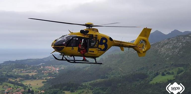 Socorristas asturianos se ejercitan para el salvamento en las playas