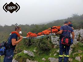 Complejo rescate de una mujer herida en Ruta del Alba, Sobrescobio