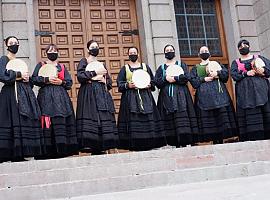 Eva Tejedor y Les Pandereteres  y Luis Núñez y Los Folgazanes de domingo en Avilés