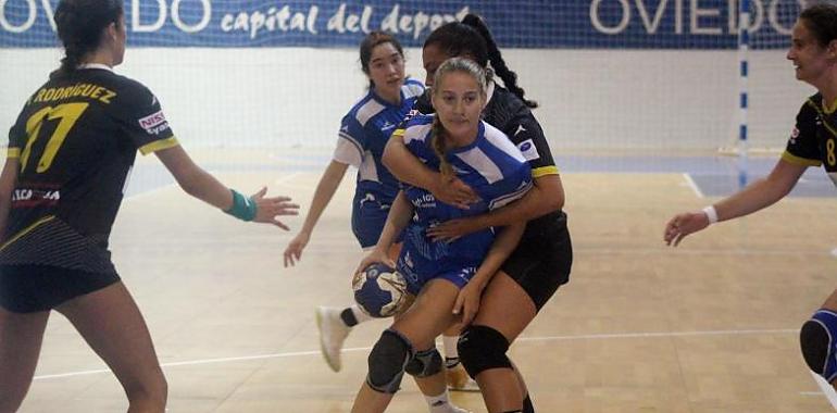 Victoria del Oviedo Balonmano Femenino en su primer amistoso