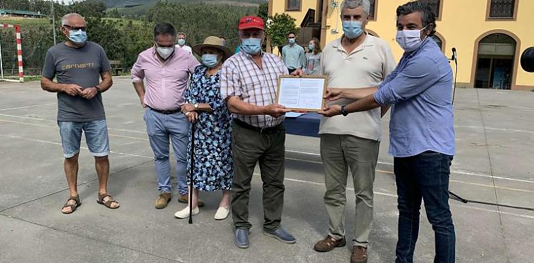 Abres recupera los títulos de Espiñeira como monte vecinal en mano común