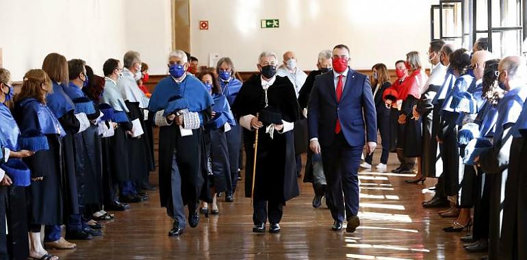 La Universidad asturiana abre el curso con valentía, ilusión y prudencia