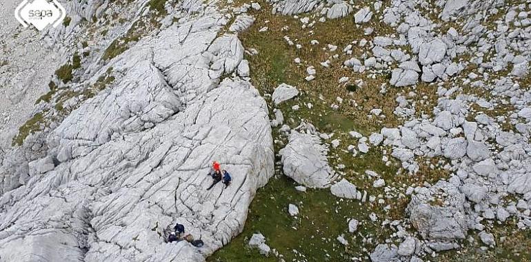 Rescatan cuatro personas perdidas en la montaña entre León y Asturias (VIDEO)