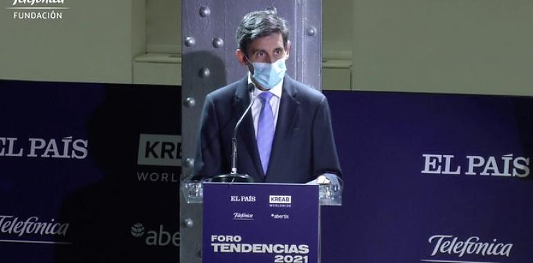 El presidente de Telefónica reclama modernizar los marcos fiscales, regulatorios y de competencia