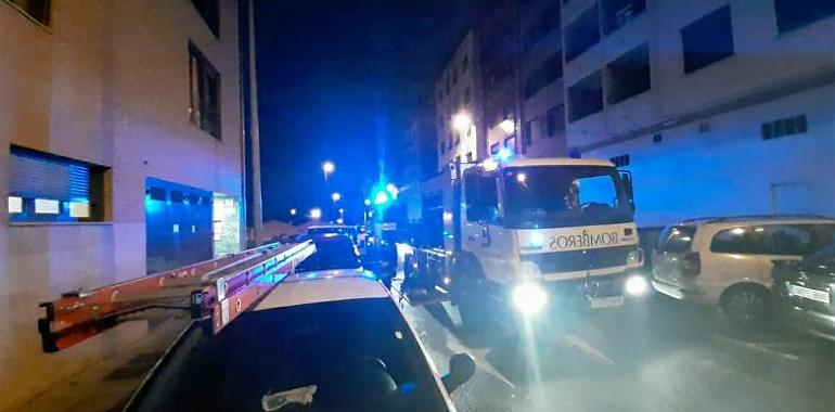 Sofocado incendio en un edificio de El Berrón