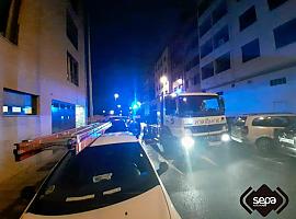 Sofocado incendio en un edificio de El Berrón