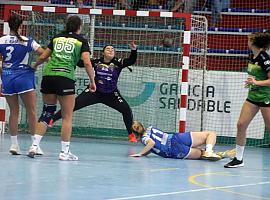 Gran estreno del Oviedo Balonmano Femenino en Redondela