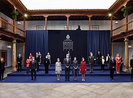 Los Reyes y la Princesa de Asturias reciben en Oviedo a los premiados 2020