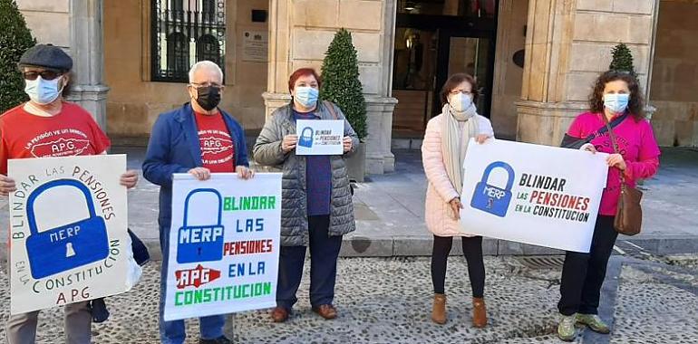 Los ayuntamientos de Oviedo y Gijón apoyan blindar las pensiones en la Constitución
