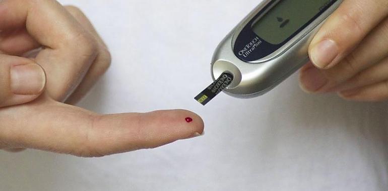 Salud Asturias extiende el parche de control de glucosa a los 3 mil diabéticos tipo I