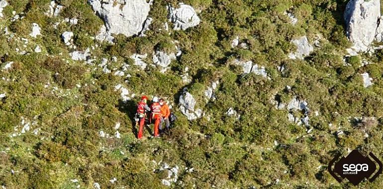 Rescatado un montañero herido en la cabeza en la Mostayal de Morcín