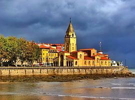 Asturias es la que menos turistas perdió en octubre