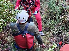 Trasladan al HUCA en helicóptero a un cazador herido en un pie en Villaviciosa