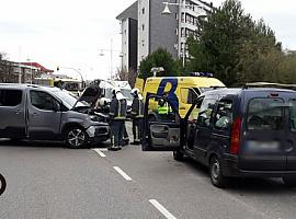 Excarcelado un conductor herido en una colisión en Salinas