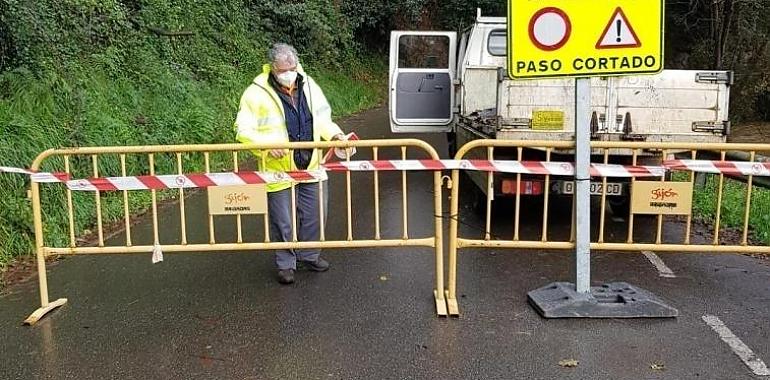 El temporal obliga a intervenciones urgentes en caminos y carreteras de Gijòn